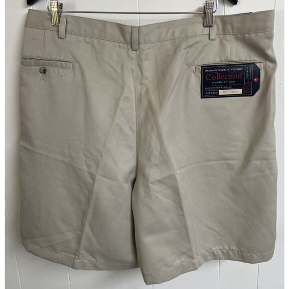 Roundtree & Yorke Shorts Mens 42 Relaxed Fit Chino Casuals Pleated Tan Khaki NWT - Picture 3 of 6